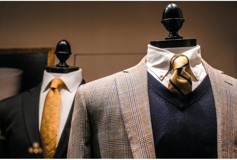 Wygoda i elegancja na co dzień — jakie zestawy ubrań spełniają te dwa kryteria?
