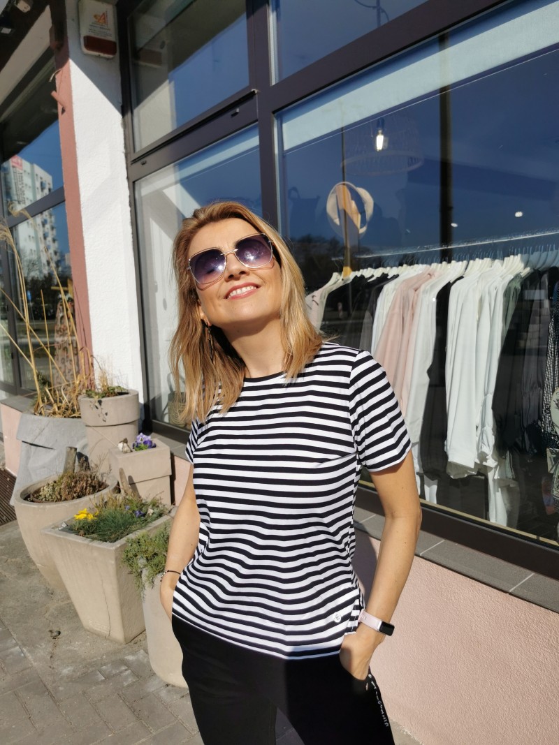 Miniatura produktu Wiskozowy T-shirt w biało-czarne paski Black&White