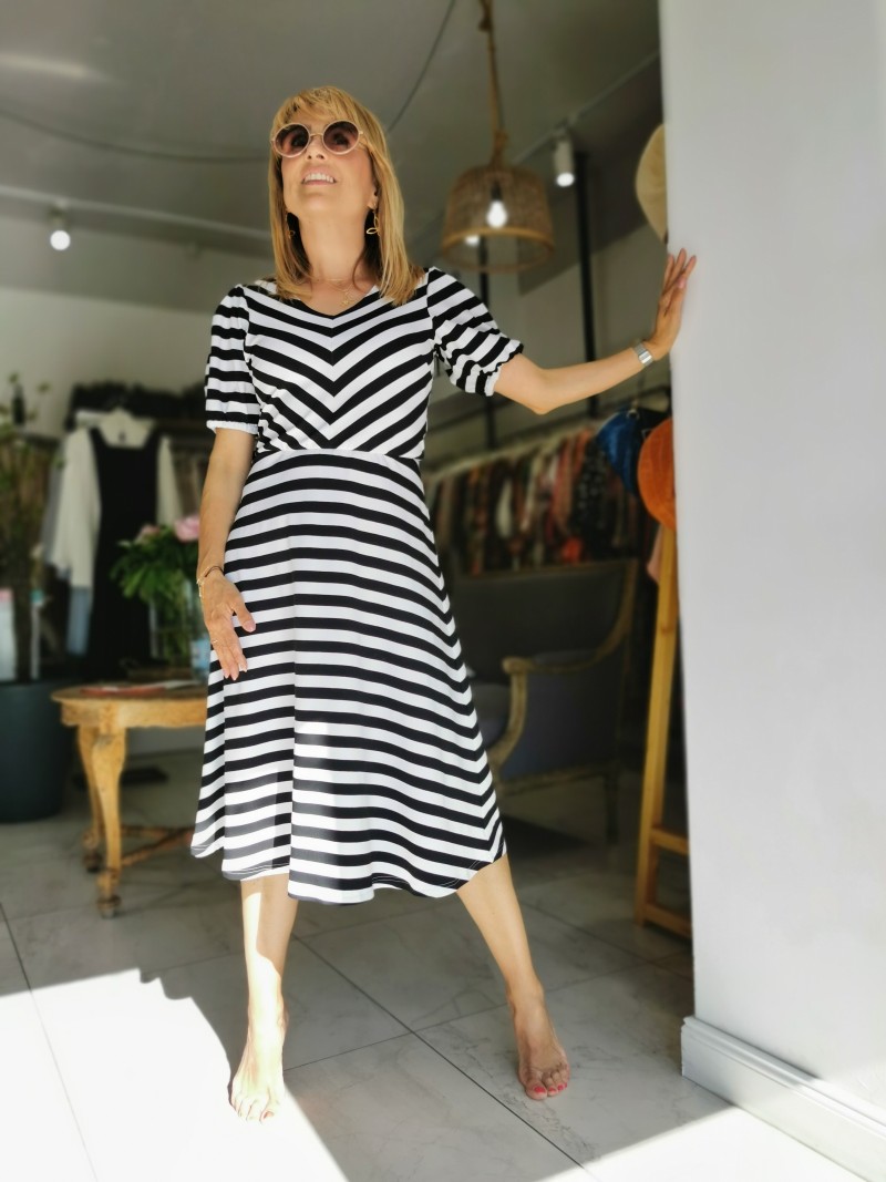 Miniatura produktu Wiskozowa Sukienka w paski Midi z bufiastymi rękawkami Luna B&W Strips Midi