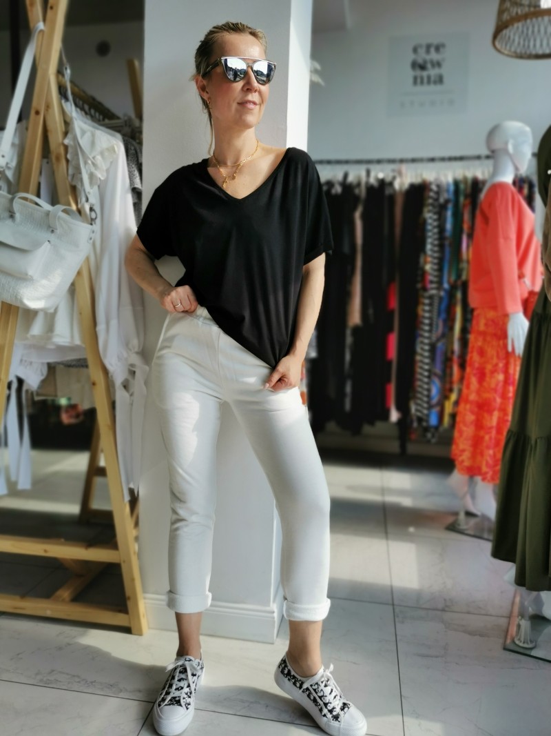 Miniatura produktu Czarny T-shirt Wiskozowy z dekoltem w szpic See Black