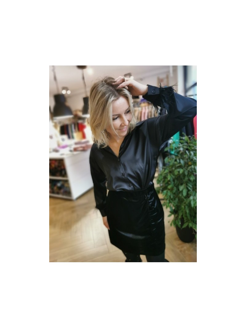 Miniatura produktu Dopasowana mini Spódnica z aksamitu w czarnym kolorze Andrea Black