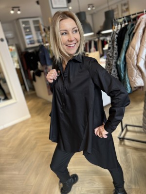 Bawełniana Koszula asymetryczna w kolorze czarnym z kołnierzykiem i mankietami Lowery Black