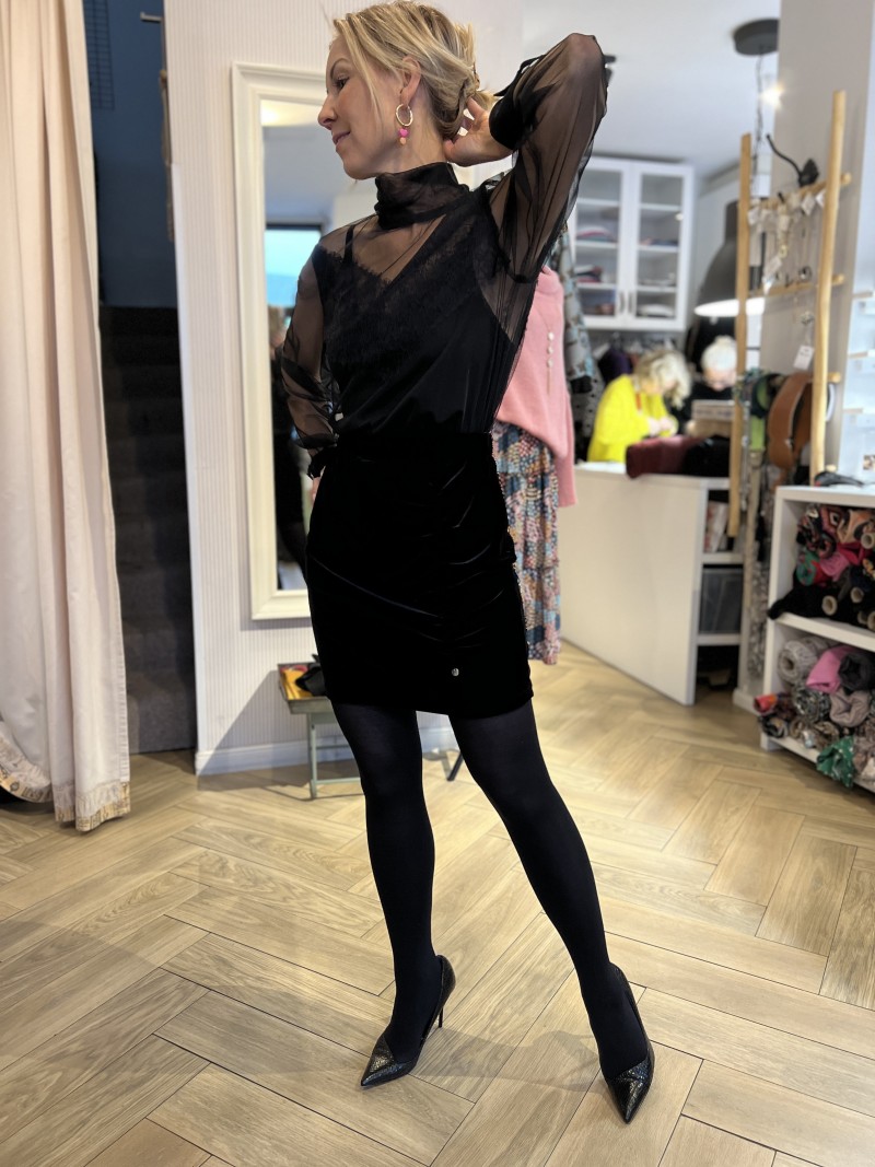 Miniatura produktu Dopasowana mini Spódnica z aksamitu w czarnym kolorze Andrea Black