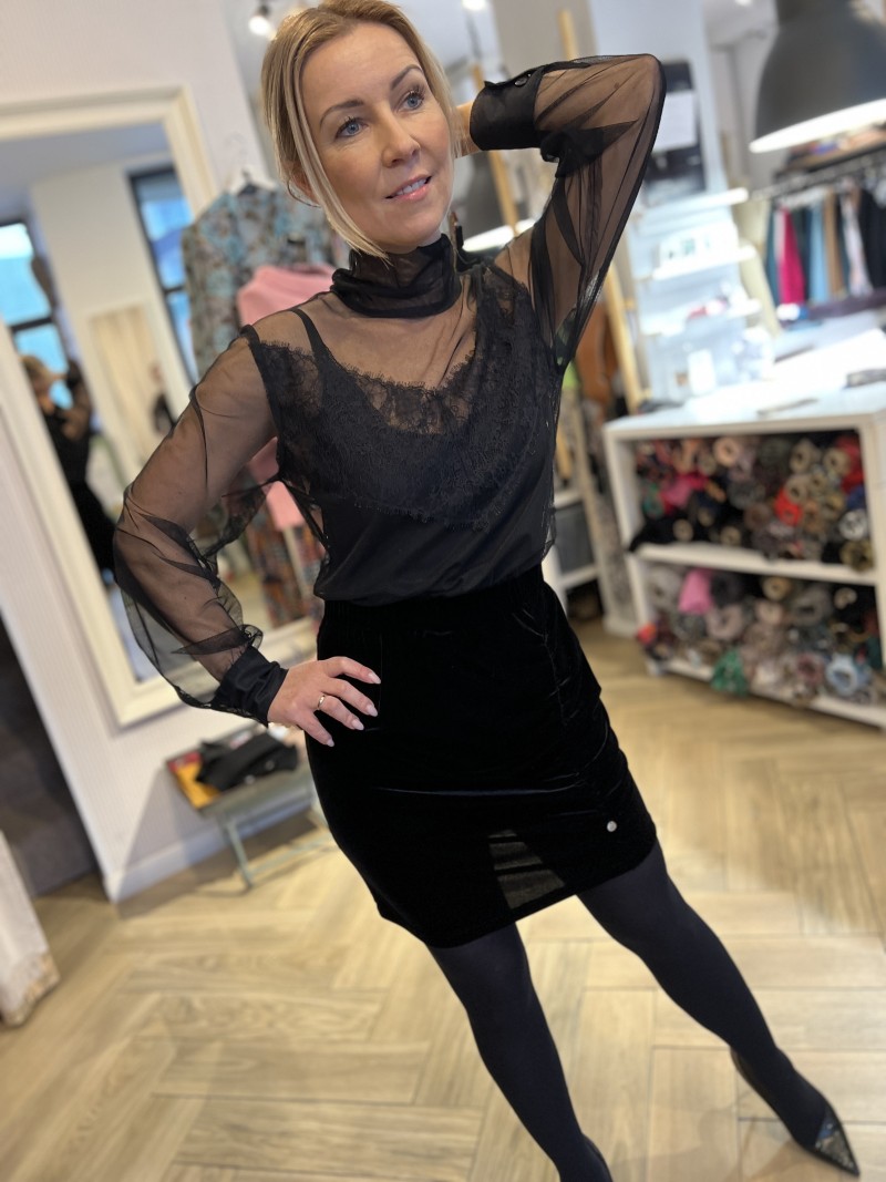 Miniatura produktu Dopasowana mini Spódnica z aksamitu w czarnym kolorze Andrea Black