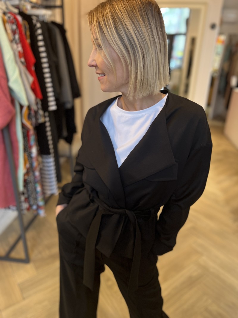 Miniatura produktu Czarna Kurtka na podszewce z paskiem w talii i kieszeniami Ju&KA Black