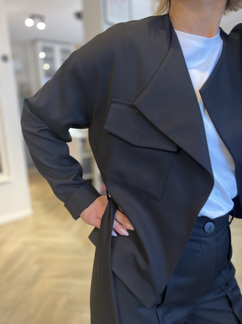 Miniatura produktu Czarna Kurtka na podszewce z paskiem w talii i kieszeniami Ju&KA Black