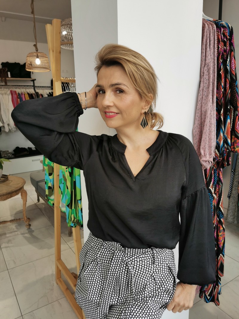 Miniatura produktu Czarna Bluzka ze stójką i bufiastymi rękawami Francesca Black