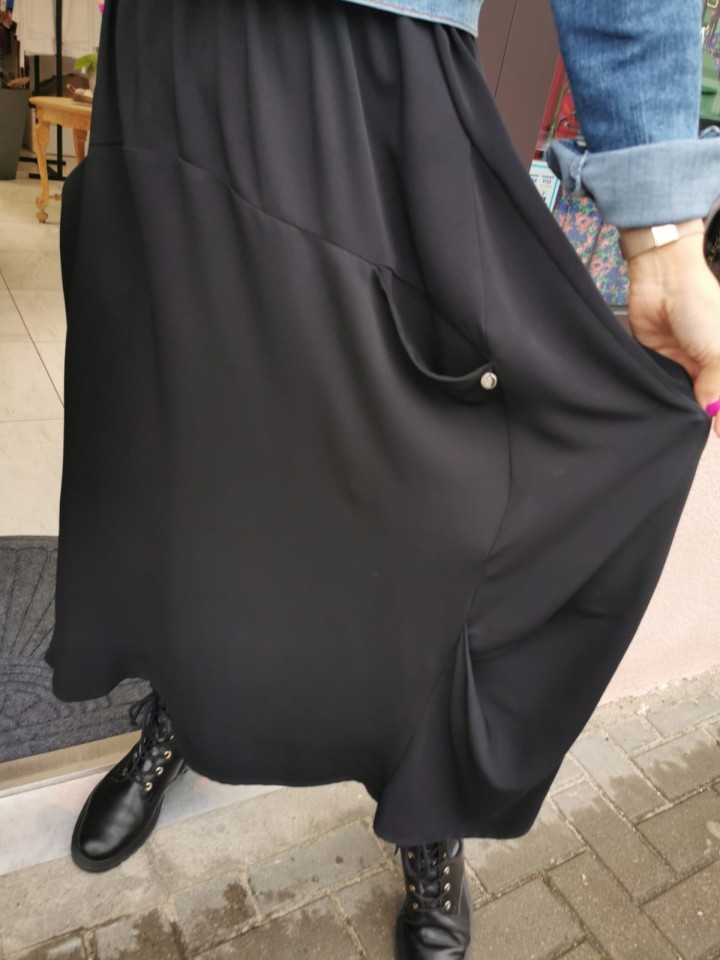 Miniatura produktu Czarna Spódnica midi z kieszeniami o kroju bombki Domina Black