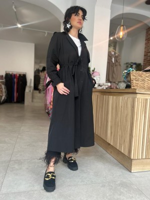 Czarny długi Płaszcz typu trencz z paskiem, kołnierzem i zapięciem na guziki Creo Black