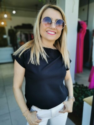 Czarny T-shirt z dekoltem w łódkę Cynthia Black