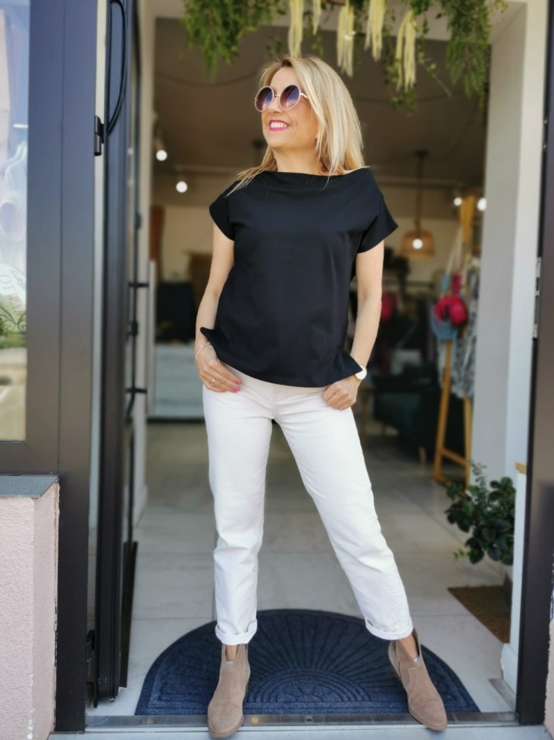 Miniatura produktu Czarny T-shirt z dekoltem w łódkę Cynthia Black