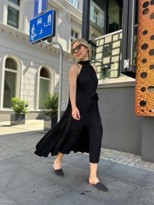 Długa wiskozowa Sukienka ze stójką w kolorze czarnym Manhattan Black