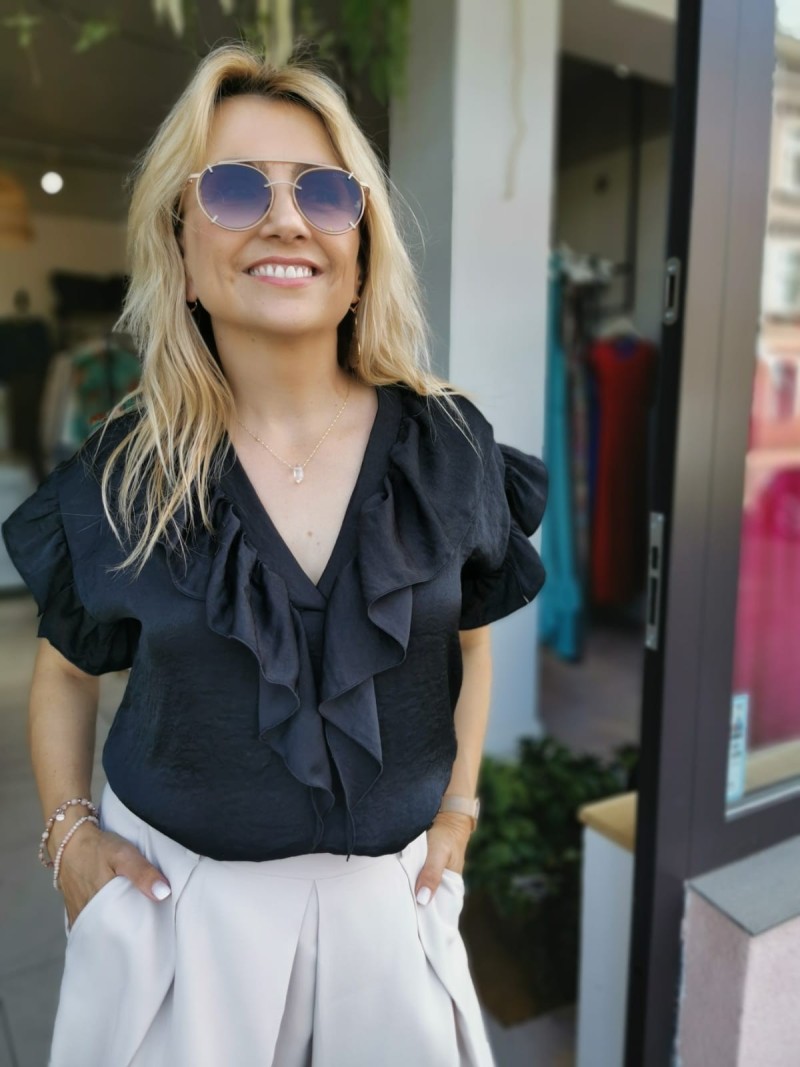 Miniatura produktu Damska Bluzka na krótki rękaw z falbanami w kolorze czarnym Maroko Black