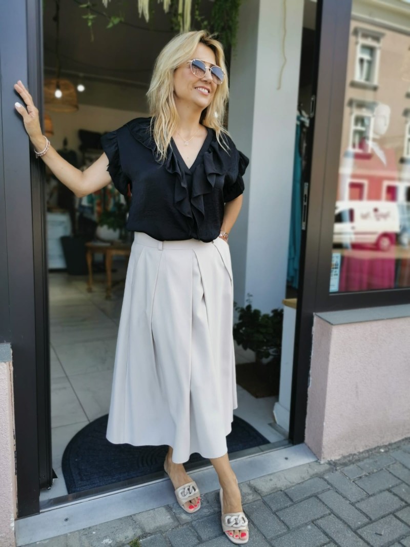 Miniatura produktu Damska Bluzka na krótki rękaw z falbanami w kolorze czarnym Maroko Black