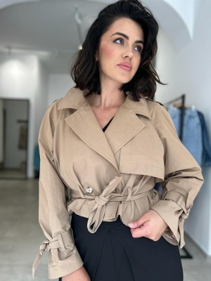 Krótka Kurtka z kieszeniami zapinana na guziki w kolorze beżowym Short Beige