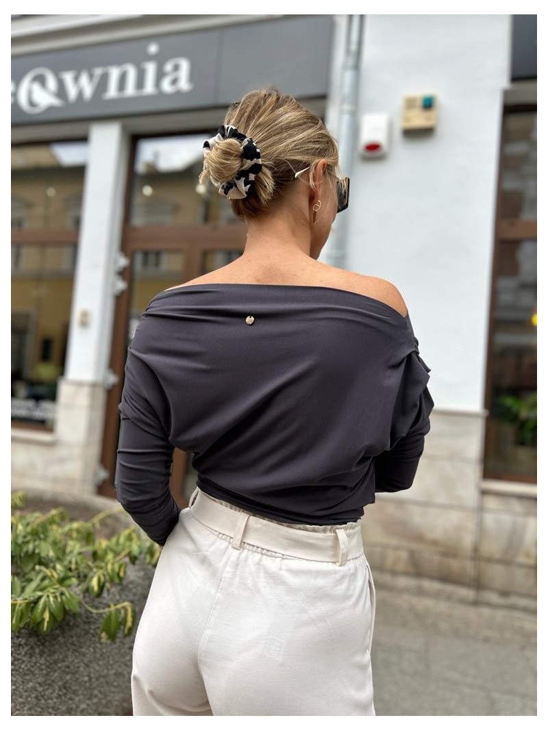 Miniatura produktu Wiskozowa Bluzka w kolorze grafitowym z dekoltem w łódkę Julia Graphite