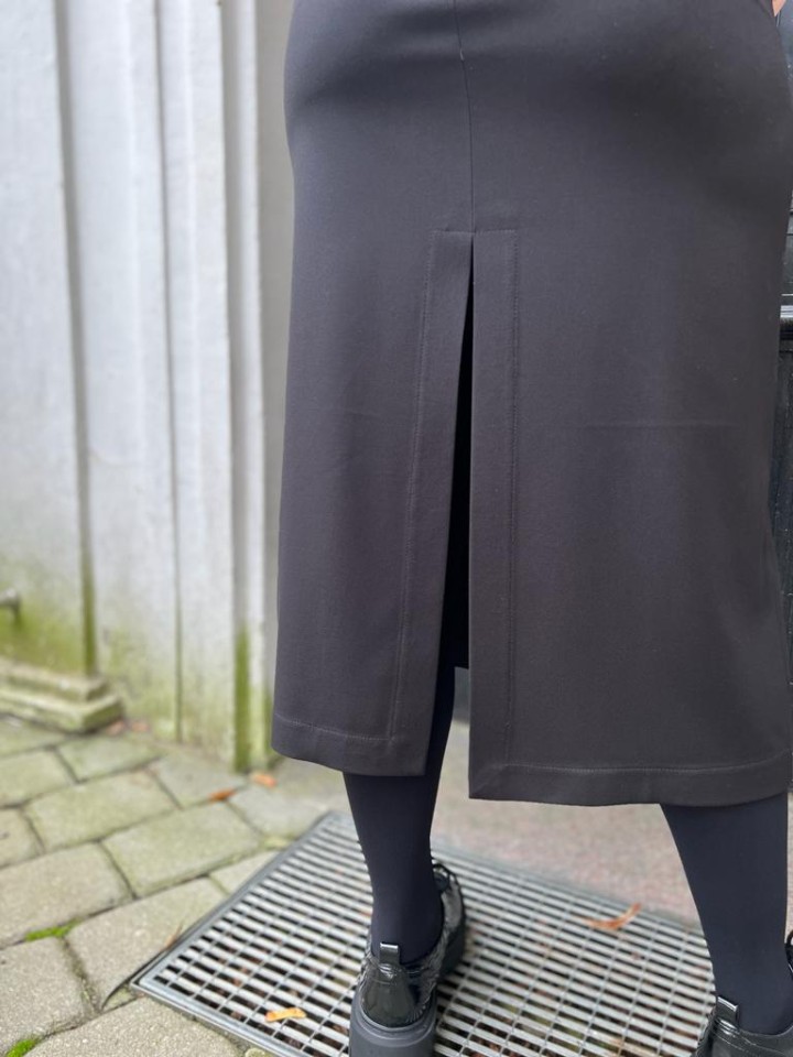 Miniatura produktu Ołówkowa Spódnica midi w kolorze czarnym Christy Black