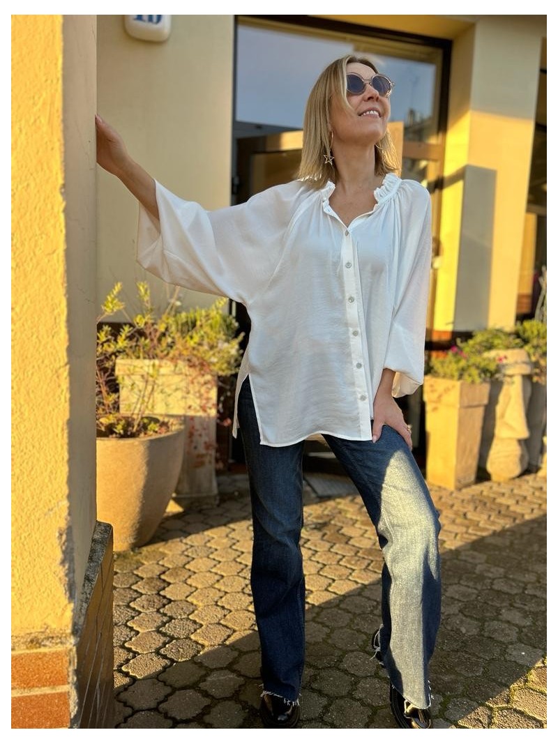 Miniatura produktu Luźna Koszula ze stójką i bufiastymi rękawami w kolorze białym Sally White