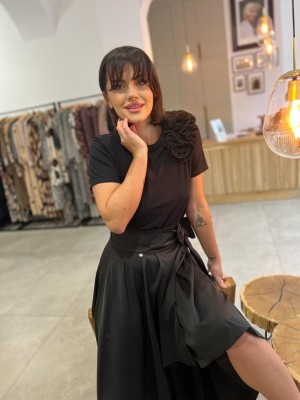 Długa Spódnica asymetryczna w kolorze czarnym Velia Black