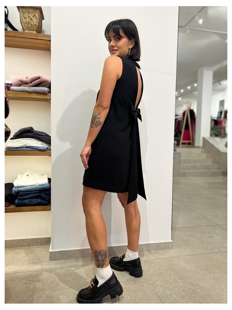 Miniatura produktu Luźna Sukienka Mini w kolorze czarnym z kokardą na plecach Amanda Black
