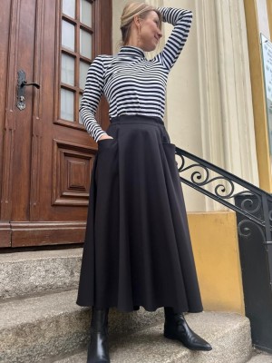 Długa czarna spódnica midi rozkloszowana z kieszeniami Cango Black