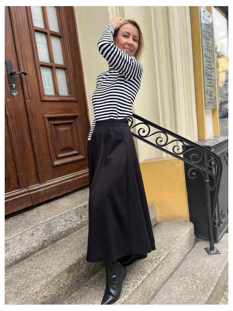 Miniatura produktu Rozkloszowana Spódnica midi z kieszeniami w kolorze czarnym Cango Black