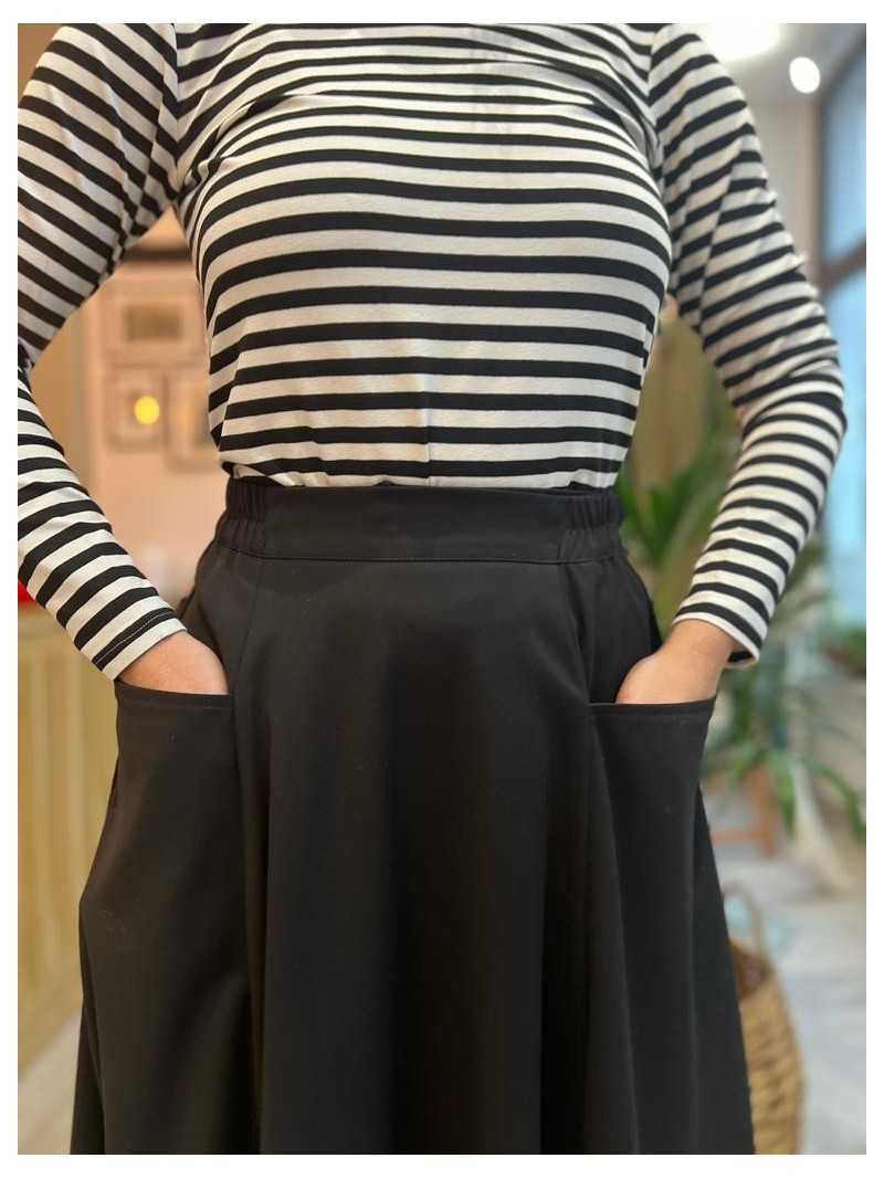 Miniatura produktu Rozkloszowana Spódnica midi z kieszeniami w kolorze czarnym Cango Black