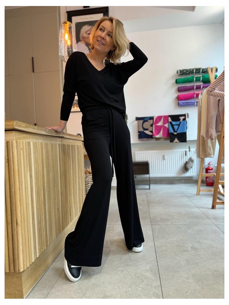 Miniatura produktu Wiskozowy zestaw spodnie i bluzka w czarnym odcieniu Long & Slim Black