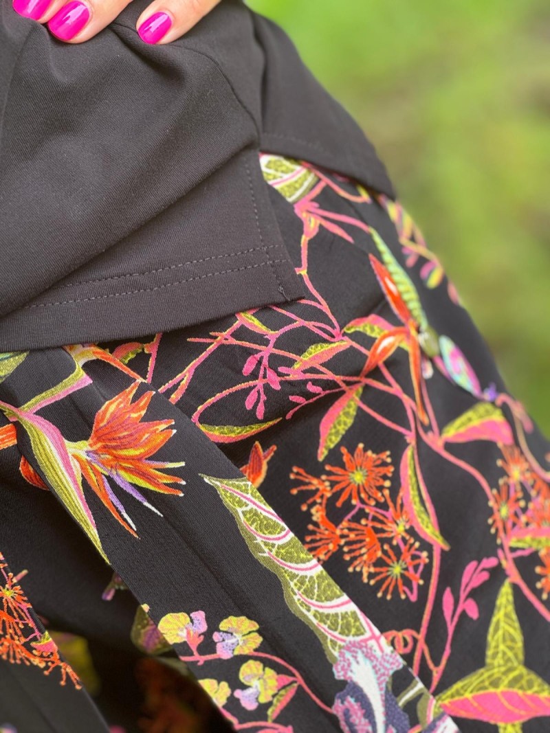 Miniatura produktu Czarny T-shirt Wiskozowy z odkrytymi plecami Vesti Black