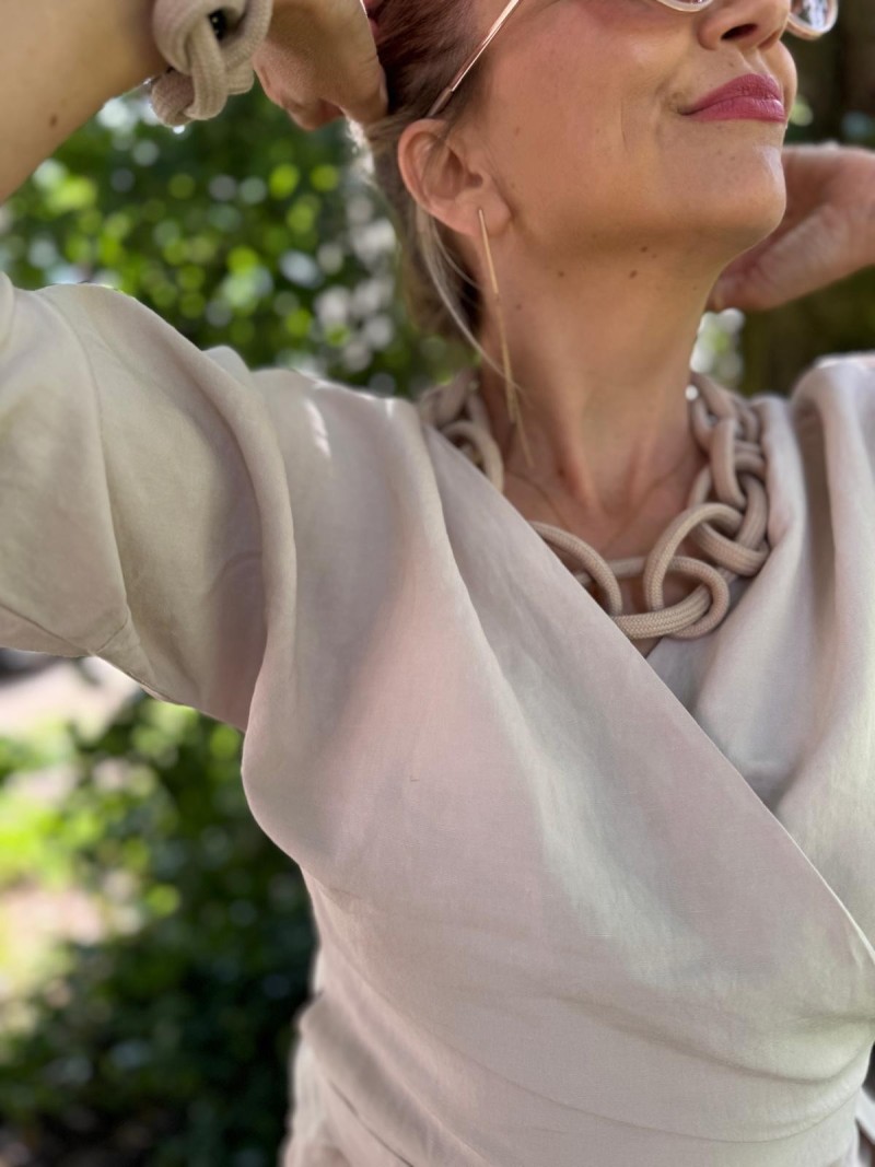 Miniatura produktu Wiskozowa-lniana Bluzka z wiązaniem w kolorze beżowym Reya Len&Beige