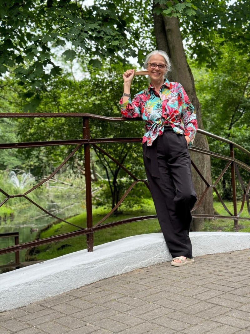 Miniatura produktu Wiskozowo lniane Spodnie z wysokim stanem w kolorze czarnym Black&Len