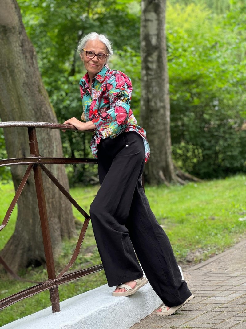 Miniatura produktu Wiskozowo lniane Spodnie z wysokim stanem w kolorze czarnym Black&Len