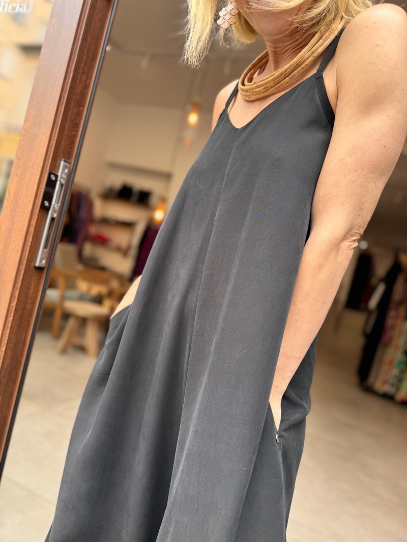 Miniatura produktu Wiskozowy czarny Kombinezon z lnem z wiązaniem na plecach i szeroką nogawką Bali Black