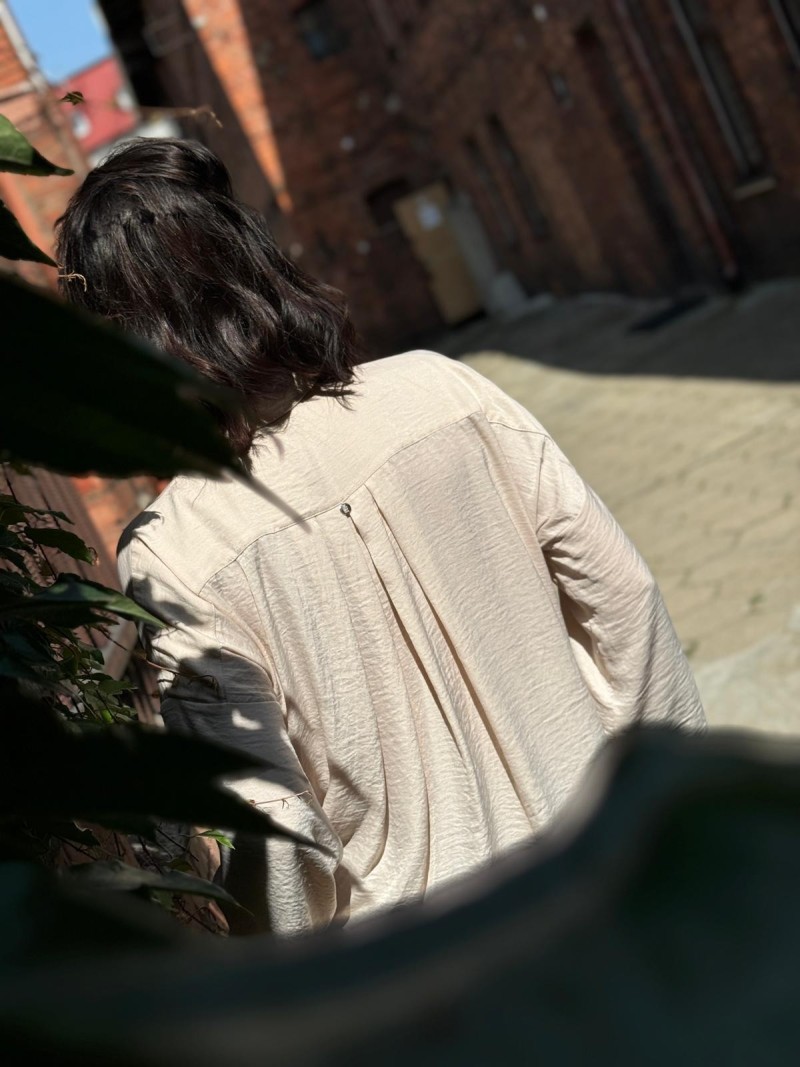 Miniatura produktu Asymetryczna koszula Damska w kolorze kremowym i rękawami 3/4 Perla Creme