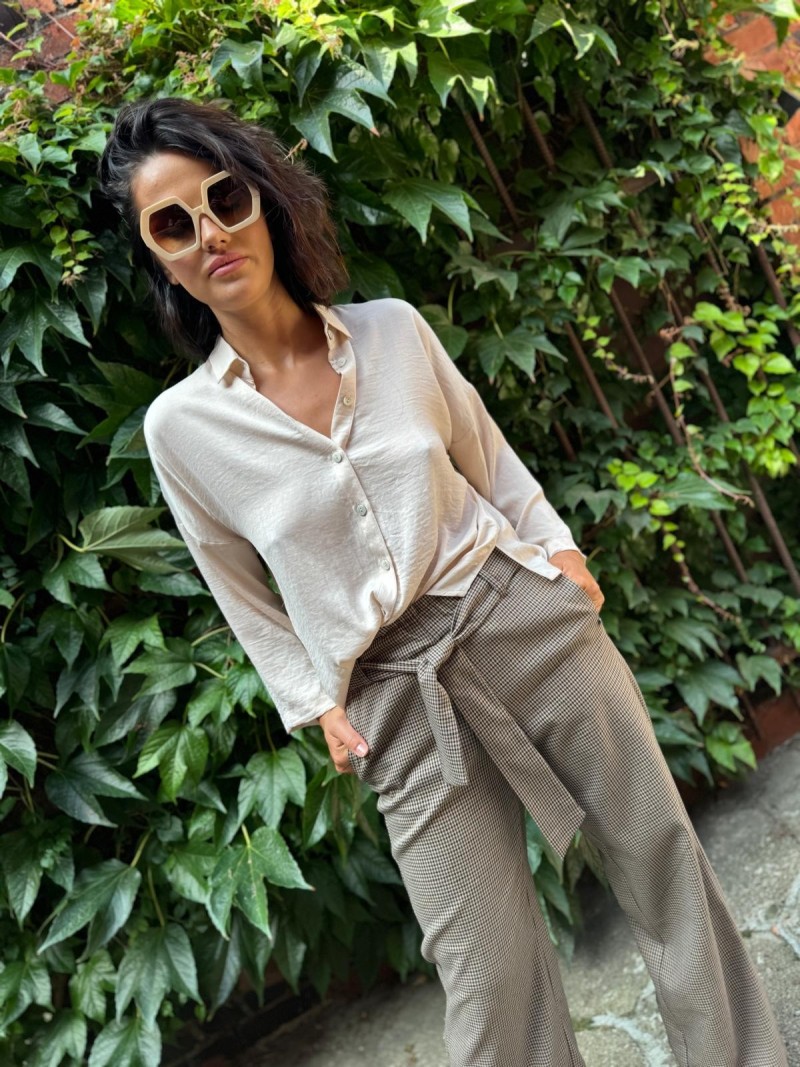 Miniatura produktu Asymetryczna koszula Damska w kolorze kremowym i rękawami 3/4 Perla Creme