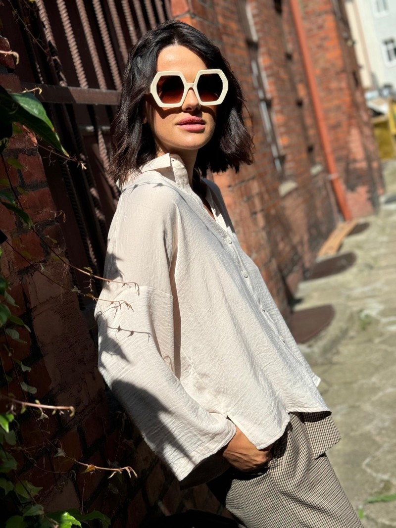 Miniatura produktu Asymetryczna koszula Damska w kolorze kremowym i rękawami 3/4 Perla Creme