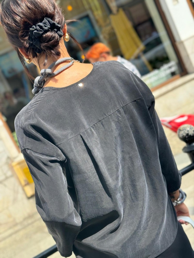 Miniatura produktu Czarna Koszula z rękawami 3/4 o kroju kimono zapinana na guziki Melia C&Black