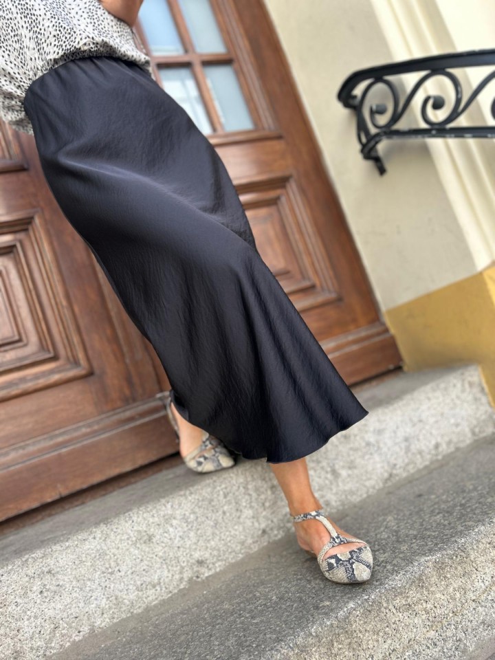 Miniatura produktu Rozkloszowana Spódnica midi w czarnym kolorze Soley Black