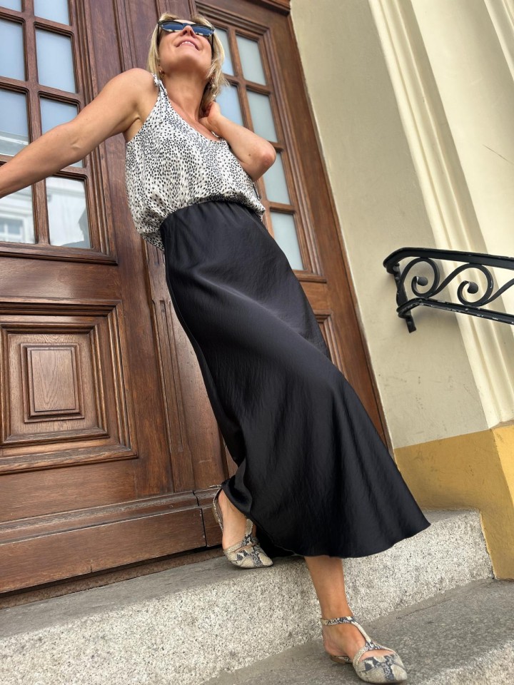 Miniatura produktu Rozkloszowana Spódnica midi w czarnym kolorze Soley Black