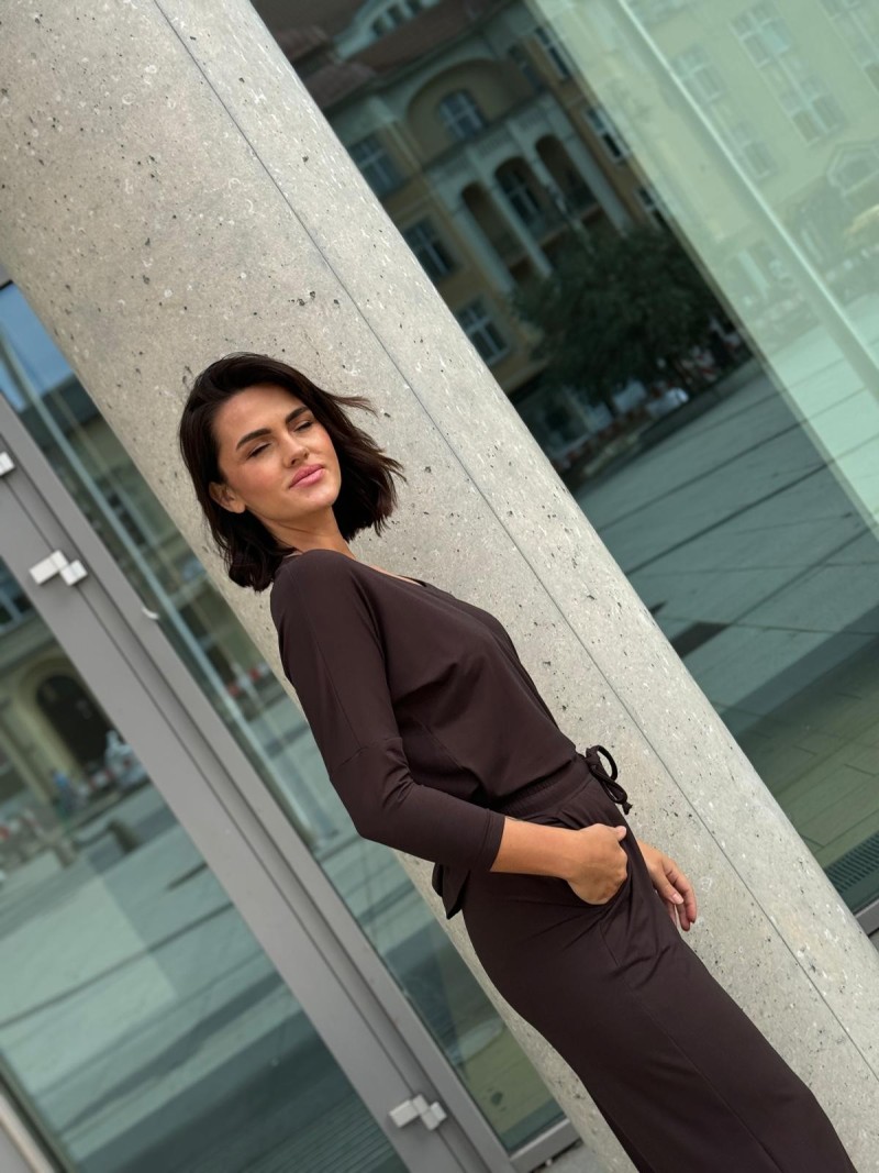 Miniatura produktu Wiskozowy zestaw spodnie + bluzka w kolorze brązowym Long & Slim Brown