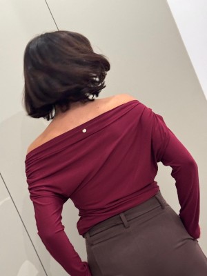 Wiskozowa Bluzka w kolorze bordowym z dekoltem w łódkę Julia Bordo