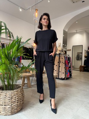 Czarny kombinezon na krótki rękaw o kroju kimono Rio Diamond&Black