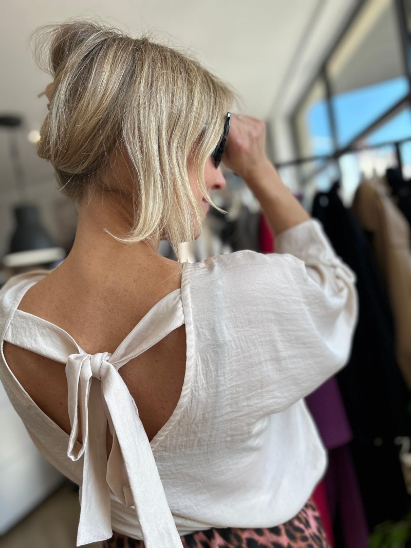 Miniatura produktu Damska Bluzka o kroju kimono z wiązaniem w kolorze kremowym Xani Creme