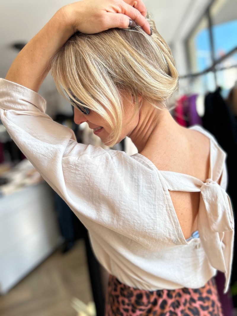 Miniatura produktu Damska Bluzka o kroju kimono z wiązaniem w kolorze kremowym Xani Creme