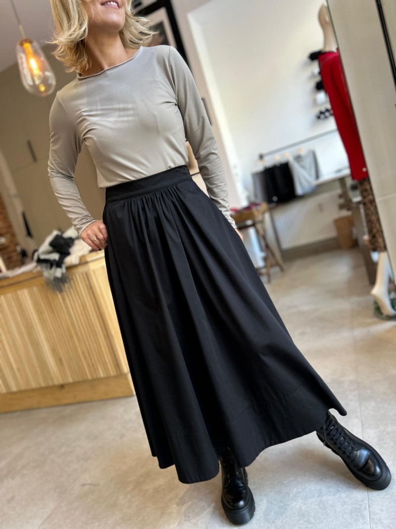 Miniatura produktu Klasyczna Spódnica midi w czarnym kolorze Matilde Black