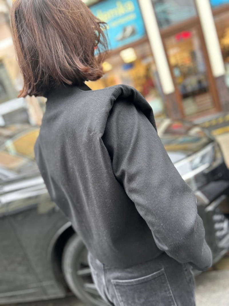 Miniatura produktu Czarna Kurtka Wełniana bez zapięcia ze stójką Ulla&Stories Black