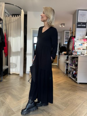 Wiskozowa Sukienka maxi z falbanami w kolorze czarnym Harissa Black Long