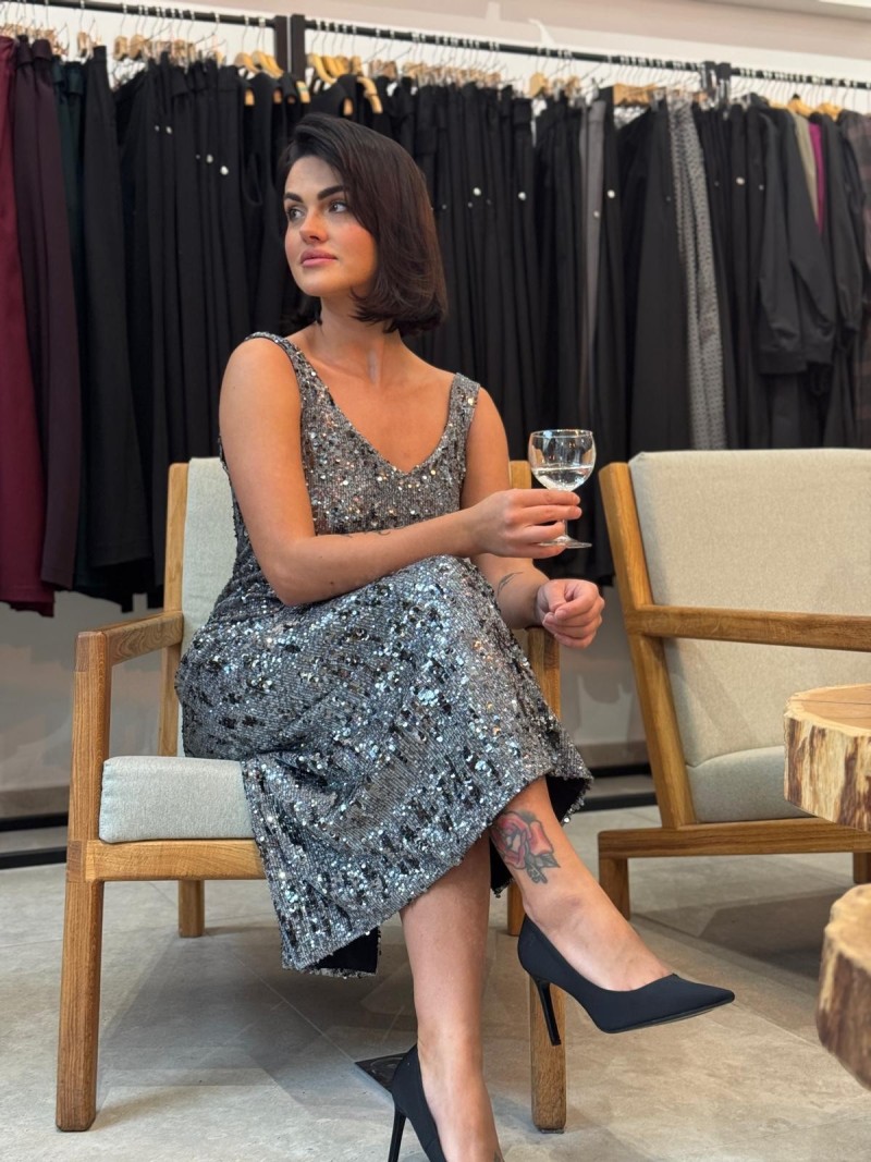 Miniatura produktu Długa sukienka cekinowa z dekoltem i wycięciem na plecach Fever Shine