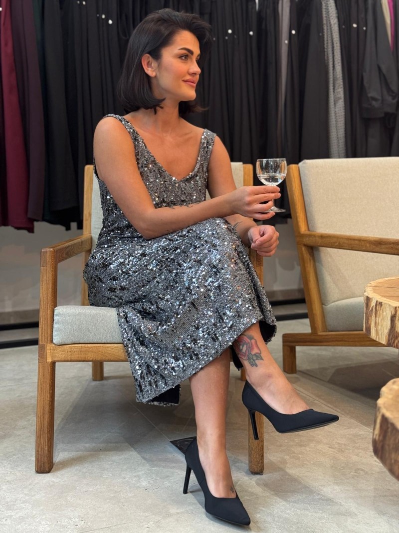 Miniatura produktu Długa sukienka cekinowa z dekoltem i wycięciem na plecach Fever Shine