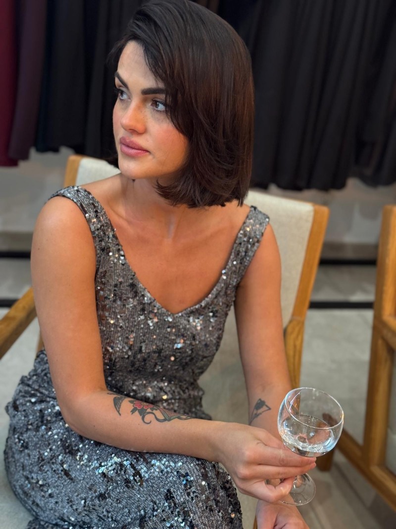 Miniatura produktu Długa sukienka cekinowa z dekoltem i wycięciem na plecach Fever Shine